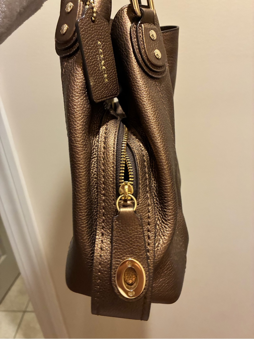 Coach Brown Leather Shoulder Bag with Gold Hardware -Purse - Picture 13 of 15